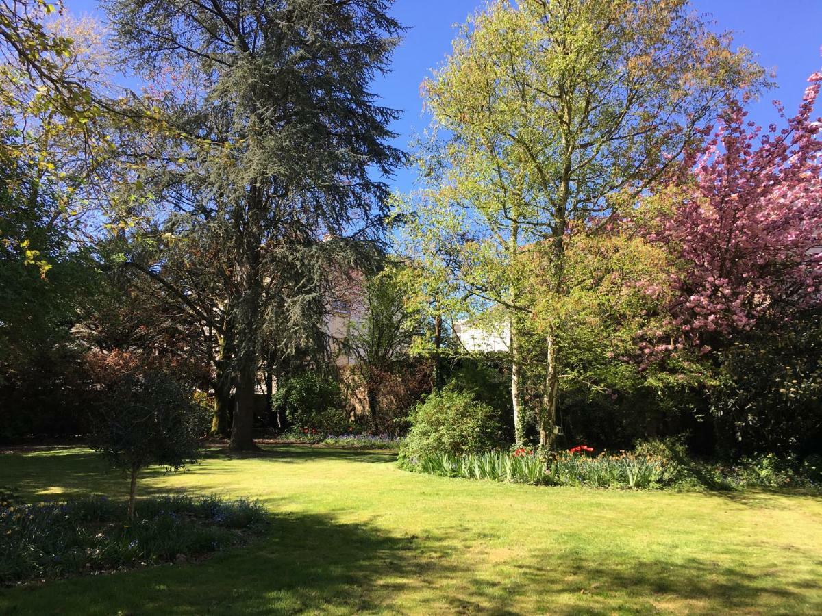 Отель Au Rez De Jardin Шоле Экстерьер фото