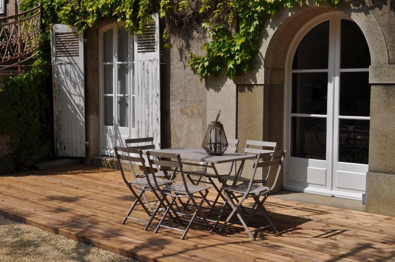 Отель Au Rez De Jardin Шоле Экстерьер фото