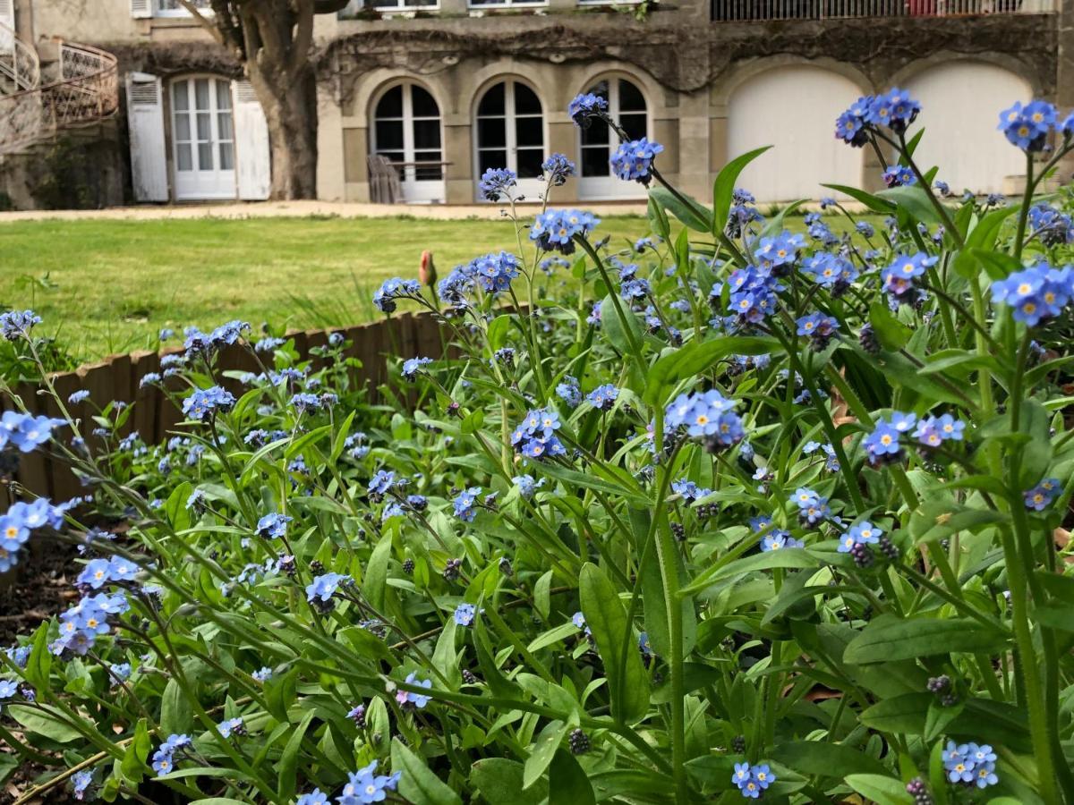 Отель Au Rez De Jardin Шоле Экстерьер фото